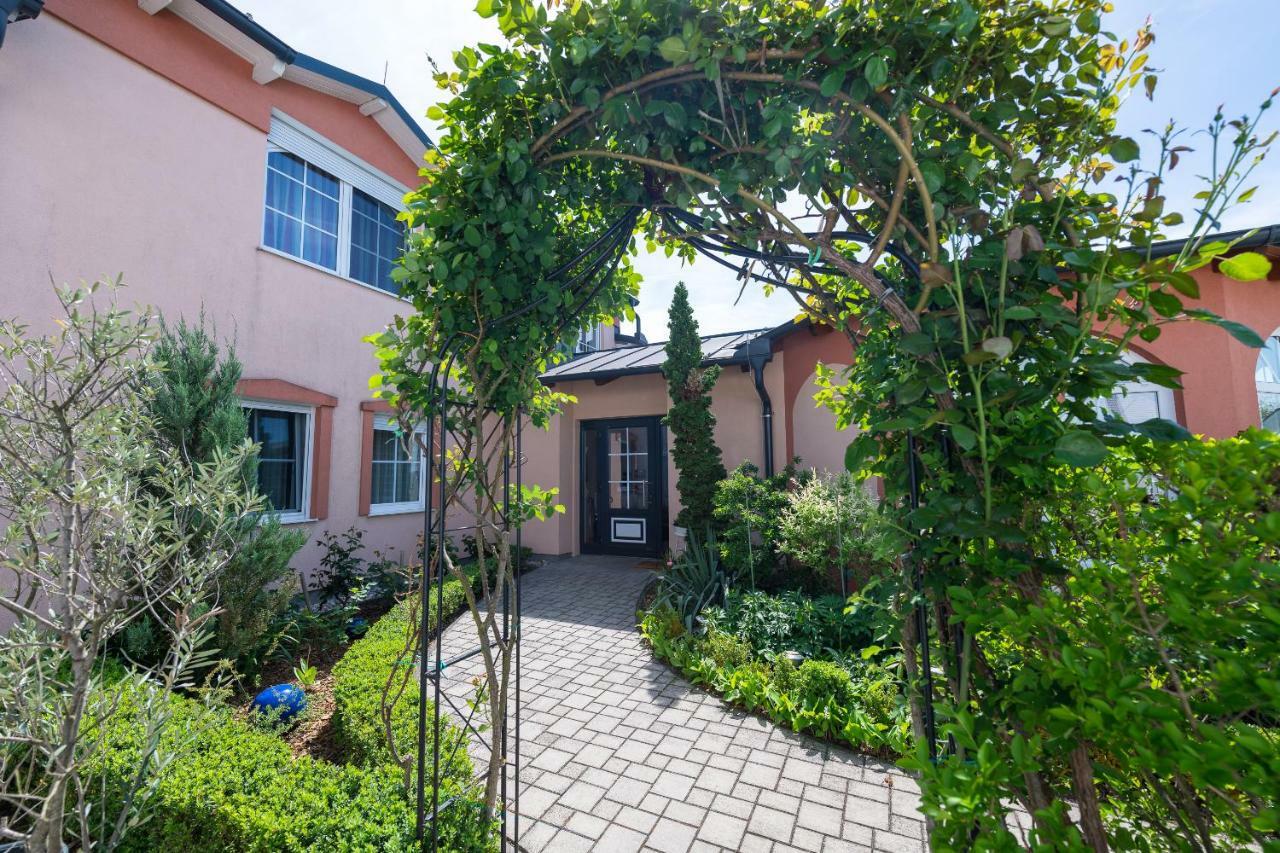 Sekt & Wein - Walter Klein Apartment Illmitz Exterior foto